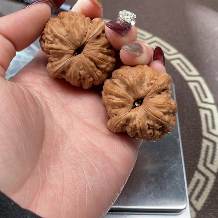 文玩核桃吊坠元宝全品40