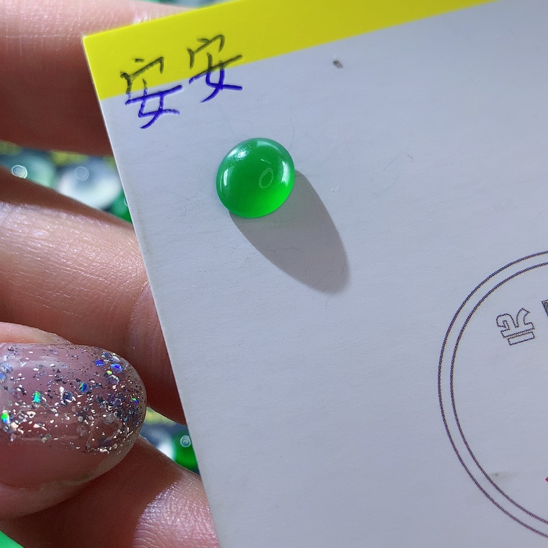 翡翠颈饰未镶嵌天然翡翠高冰绿蛋面