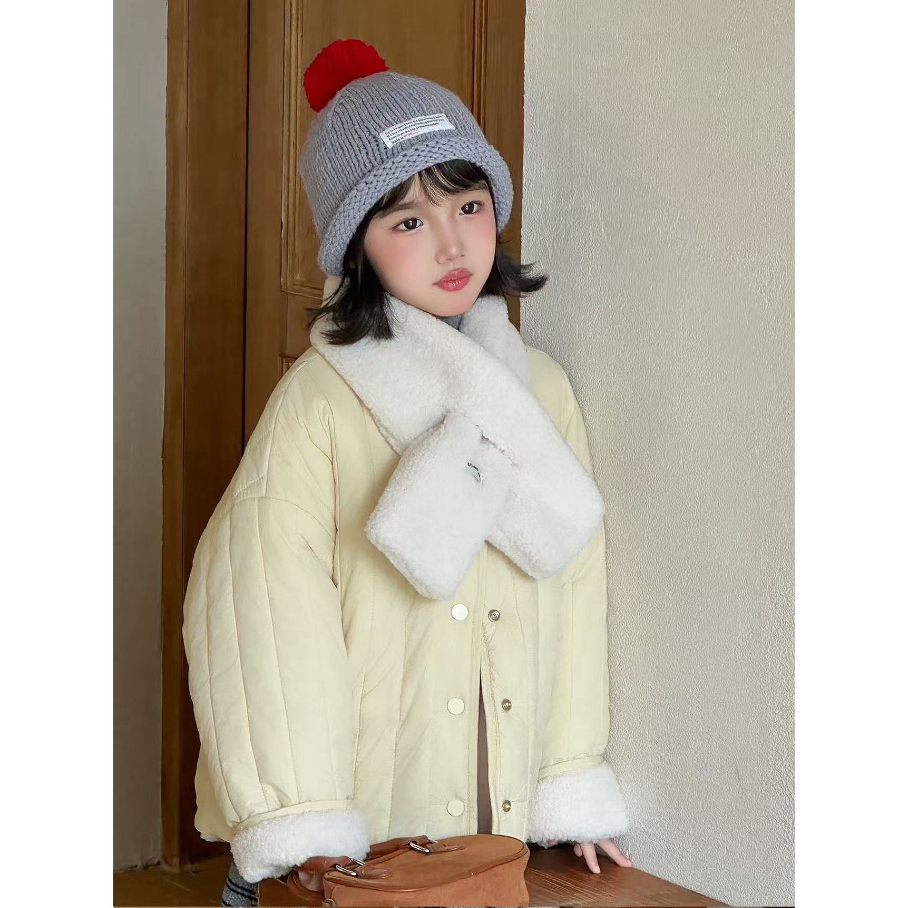 黄蓝围巾加毛棉服