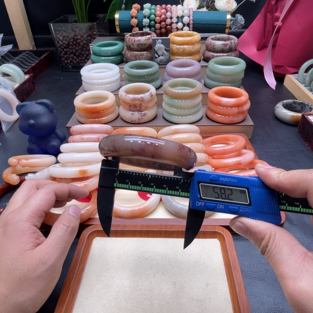 石英质玉手镯未镶嵌