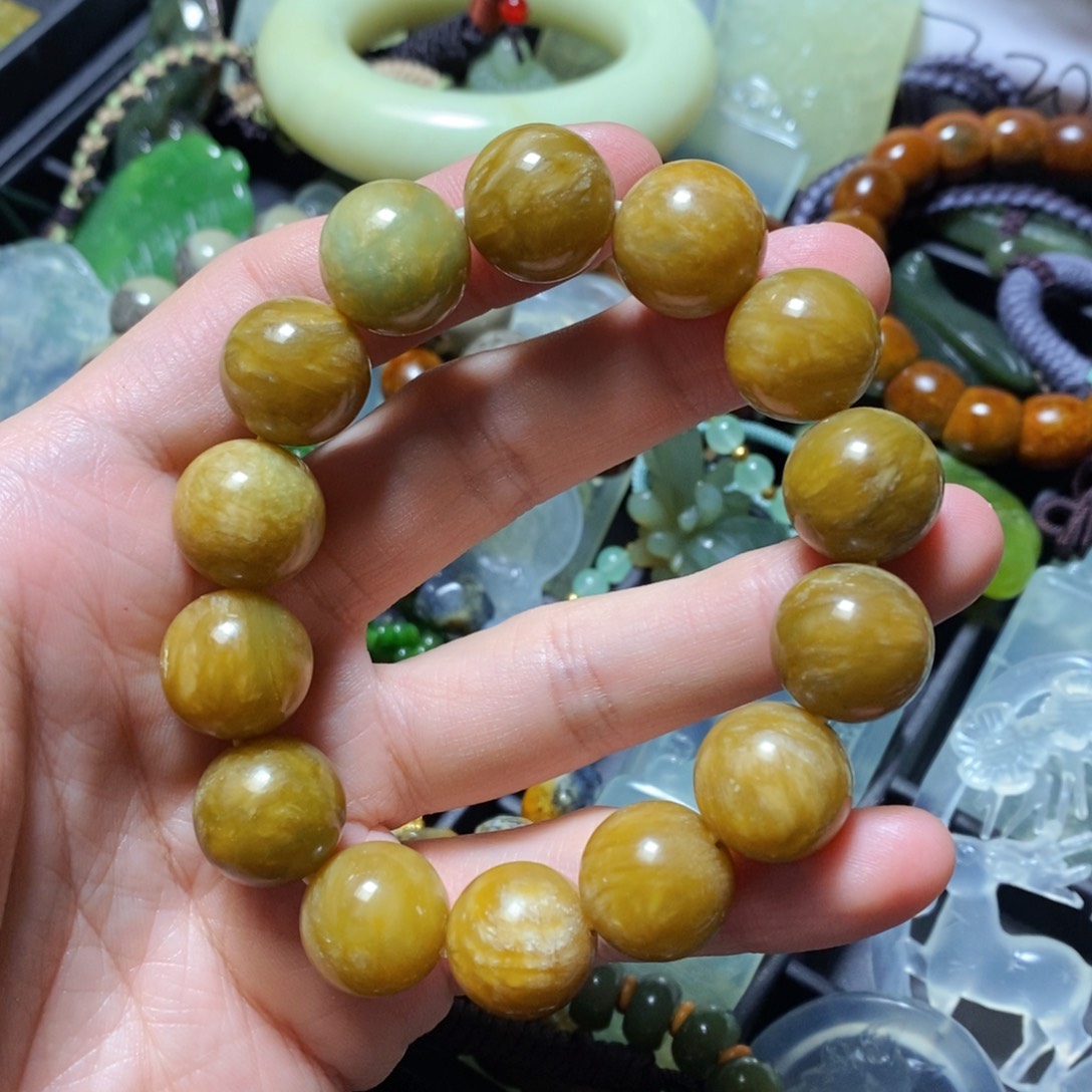 蛇纹石玉未镶嵌颈饰