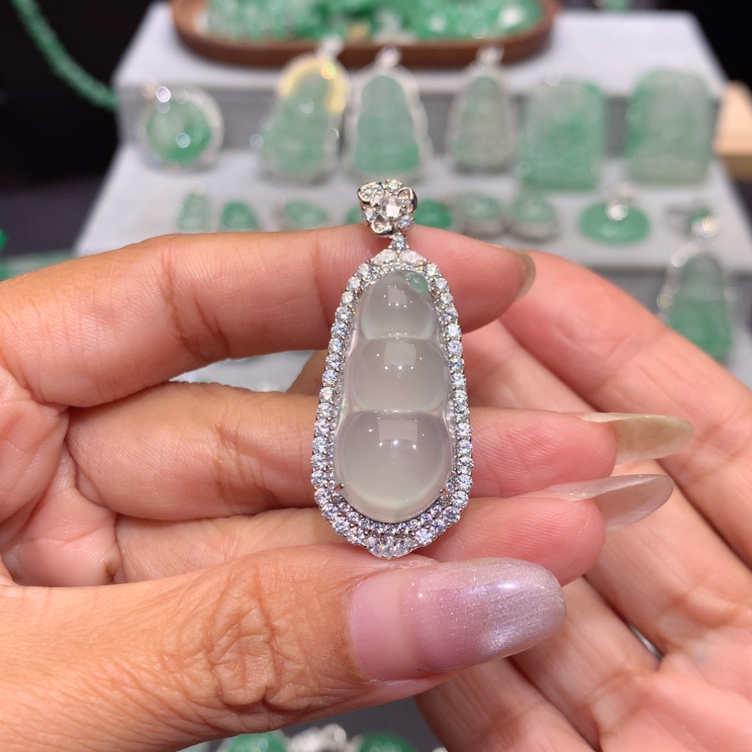 颈饰银S925镶嵌石英质玉（非洲翠）