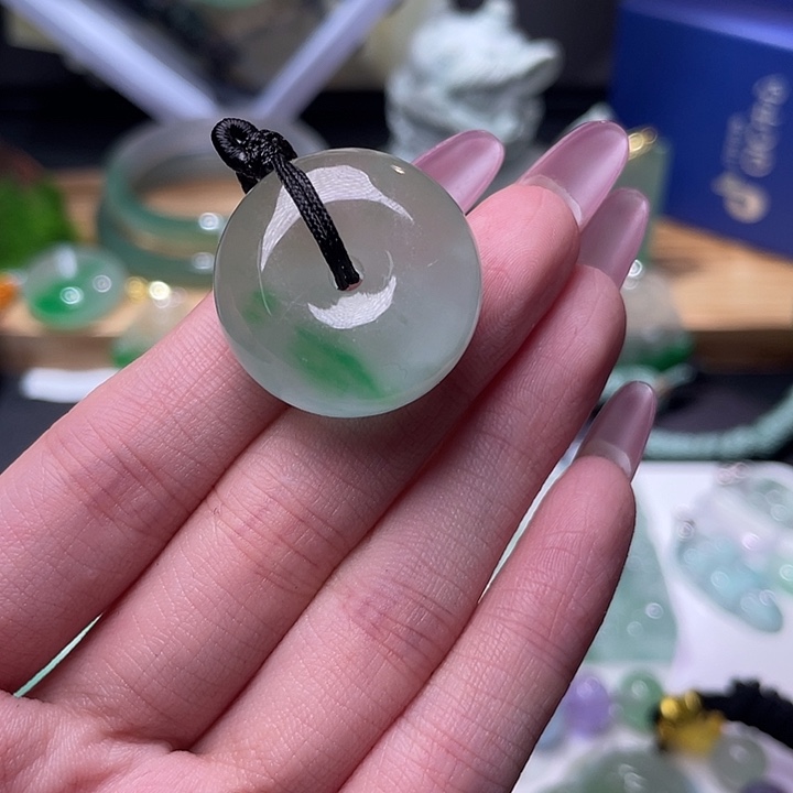 翡翠未镶嵌颈饰13