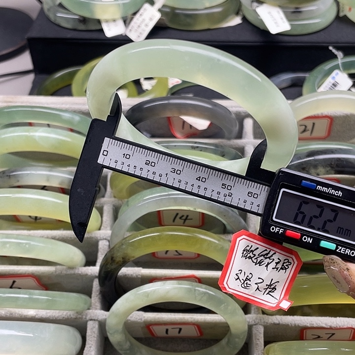 蛇纹石玉未镶嵌手镯36