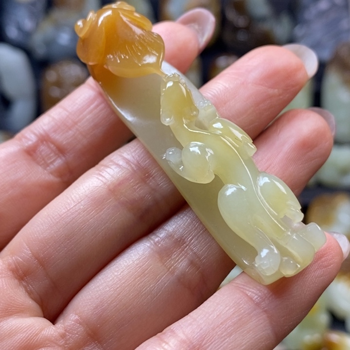 和田玉未镶嵌挂件