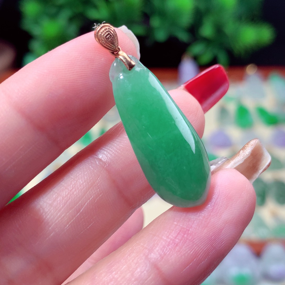 翡翠吊坠(不含链)18K金镶嵌