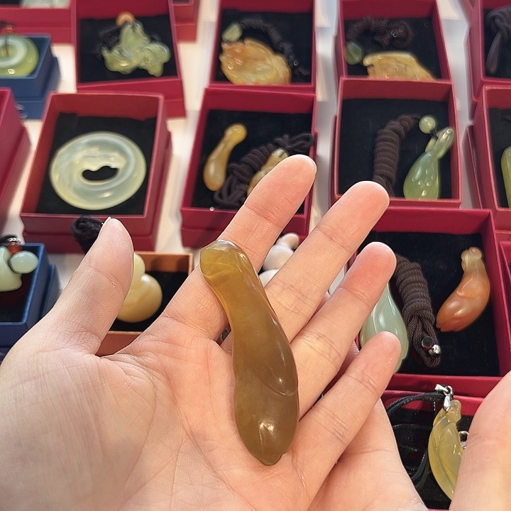 蛇纹石玉未镶嵌吊坠(赠链)