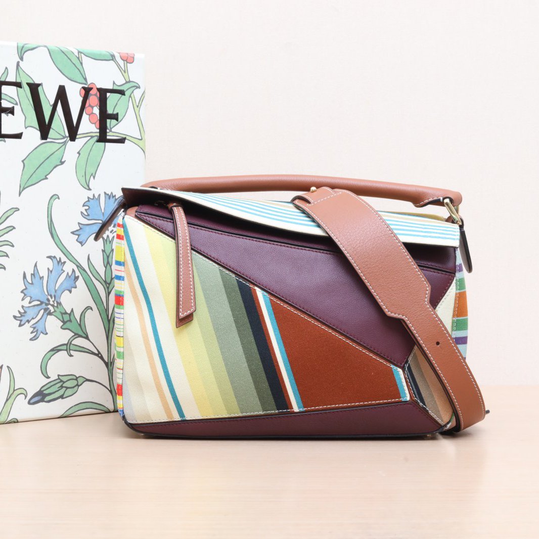 95新 LOEWE/罗意威 小花攀攀Puzzle 29 几何包 中号 拼色 包