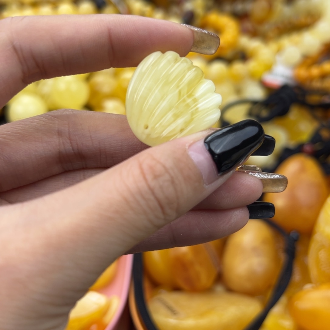 琥珀珠宝奇石未镶嵌