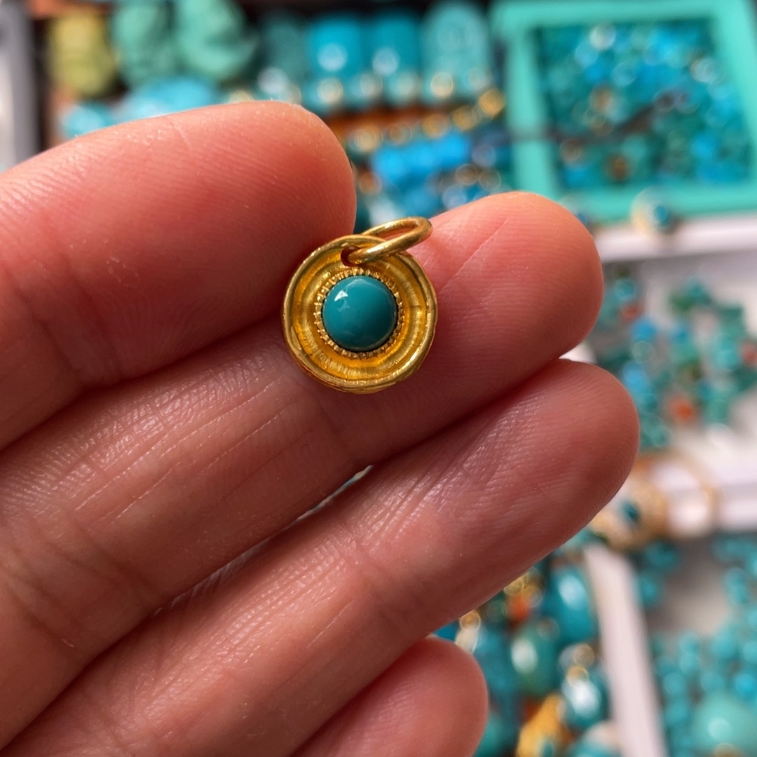 披***爷绿松石足金镶嵌颈饰