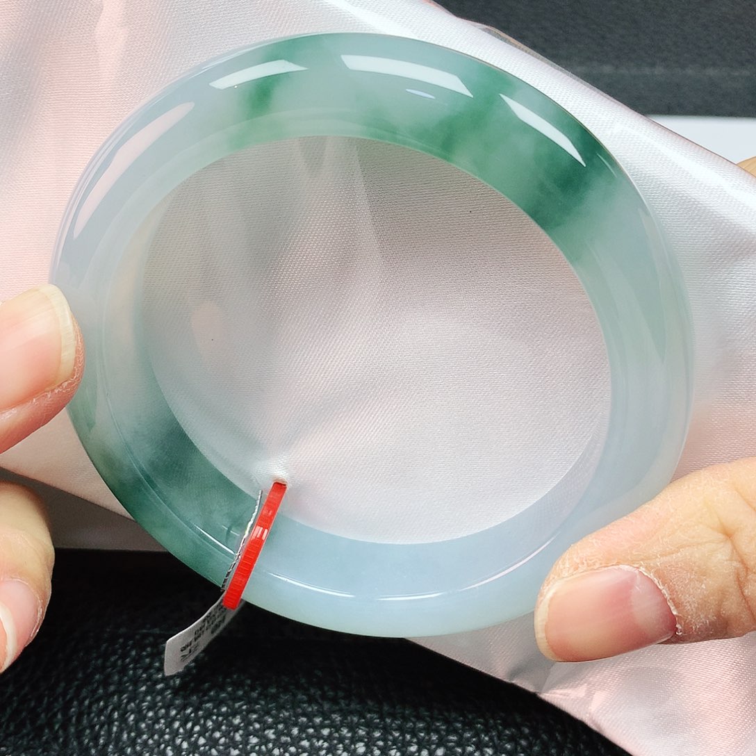 翡翠手镯未镶嵌59圈