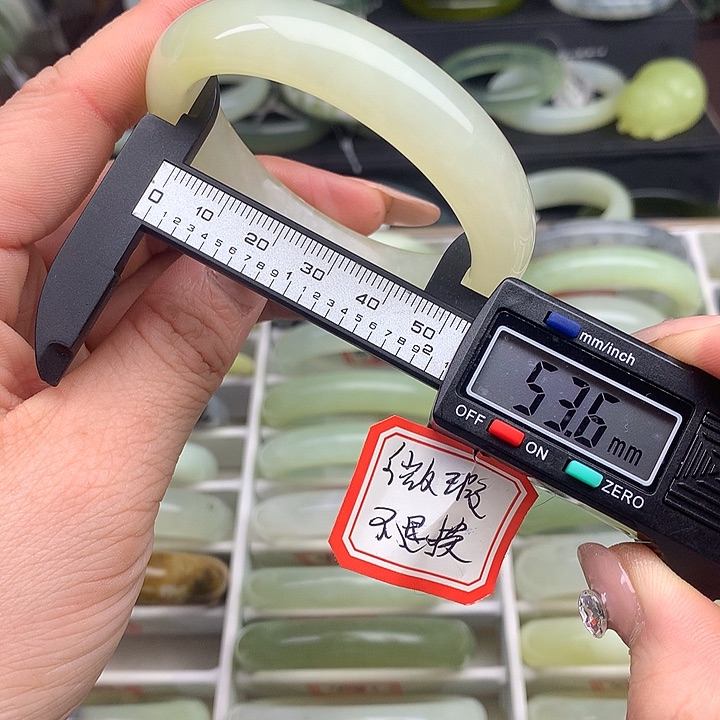 蛇纹石玉手镯未镶嵌483