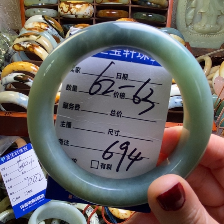 蛇纹石玉手镯未镶嵌是**啊