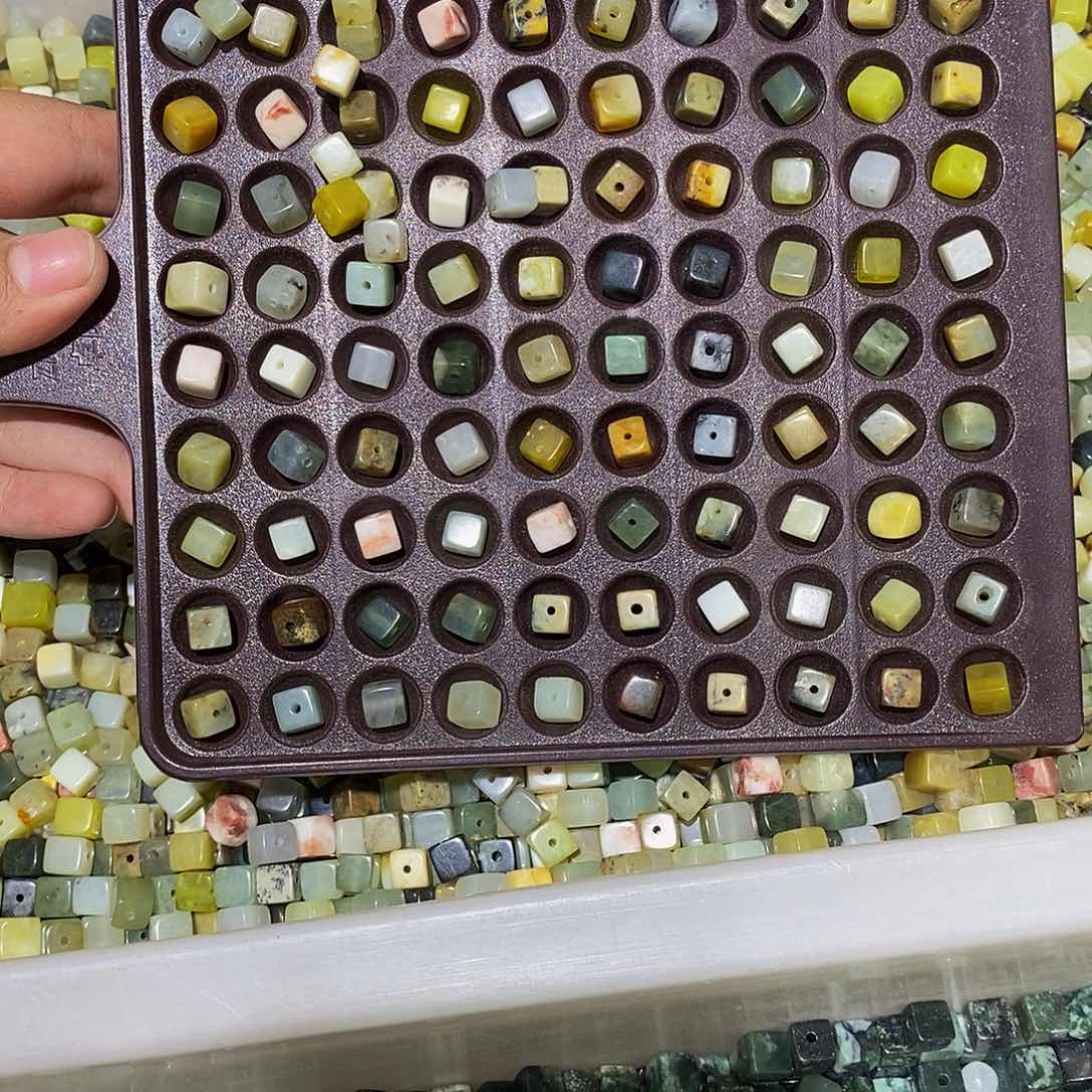 合金蛇纹石玉颈饰327