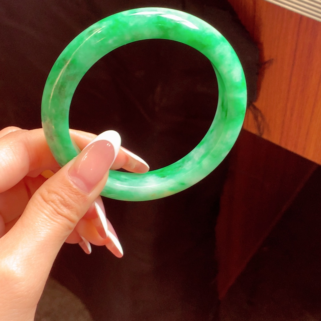 翡翠手镯未镶嵌缅甸翡翠手镯女