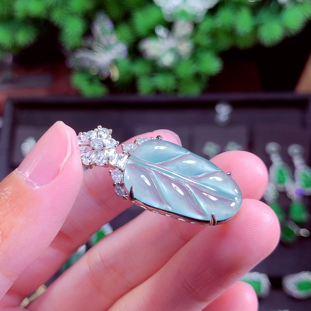 颈饰未镶嵌翡翠天然