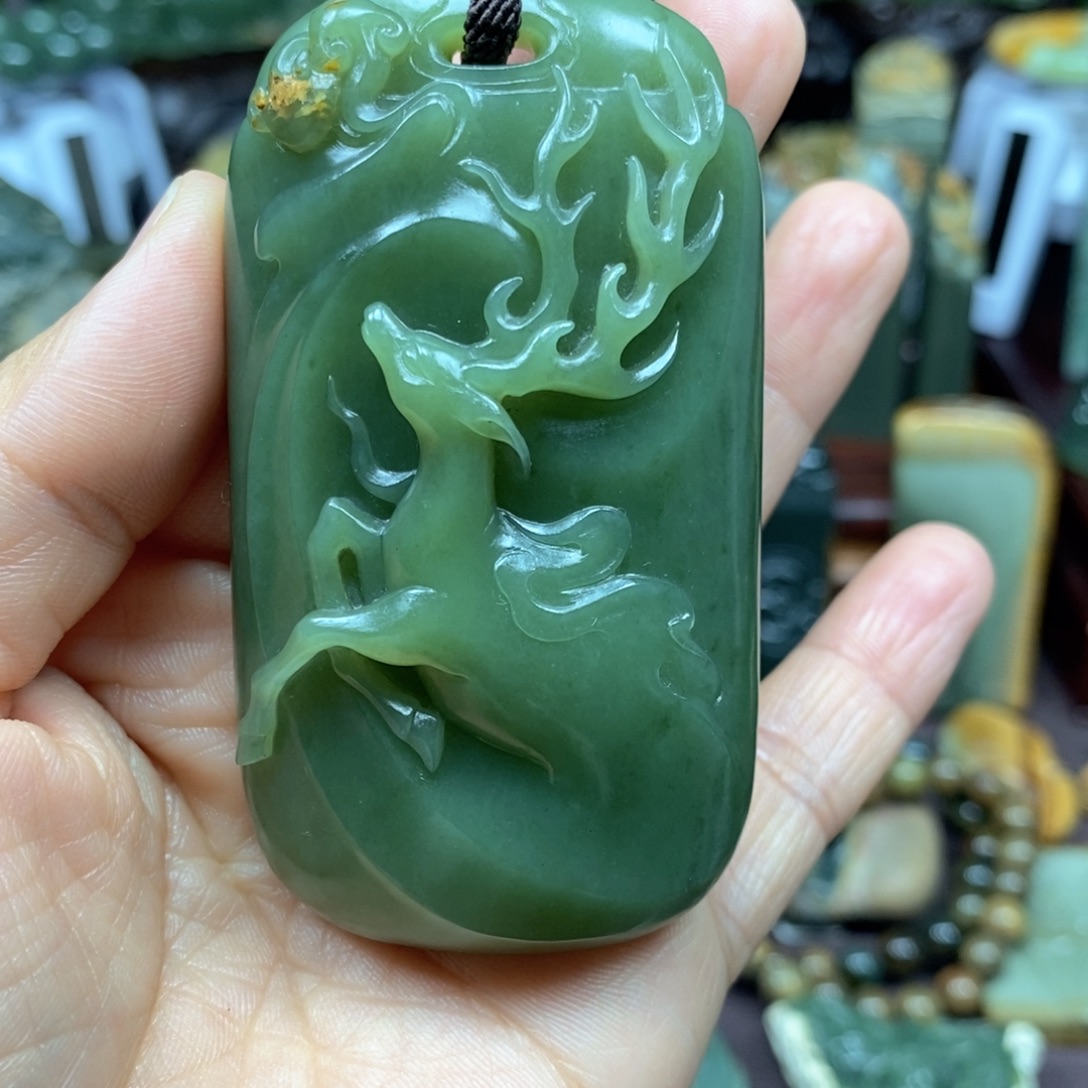 幸***人岫岩河磨玉（透闪石质玉）未镶嵌颈饰