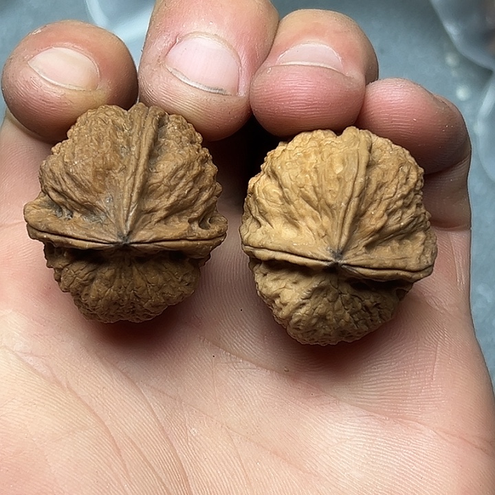 文玩核桃吊坠三楞