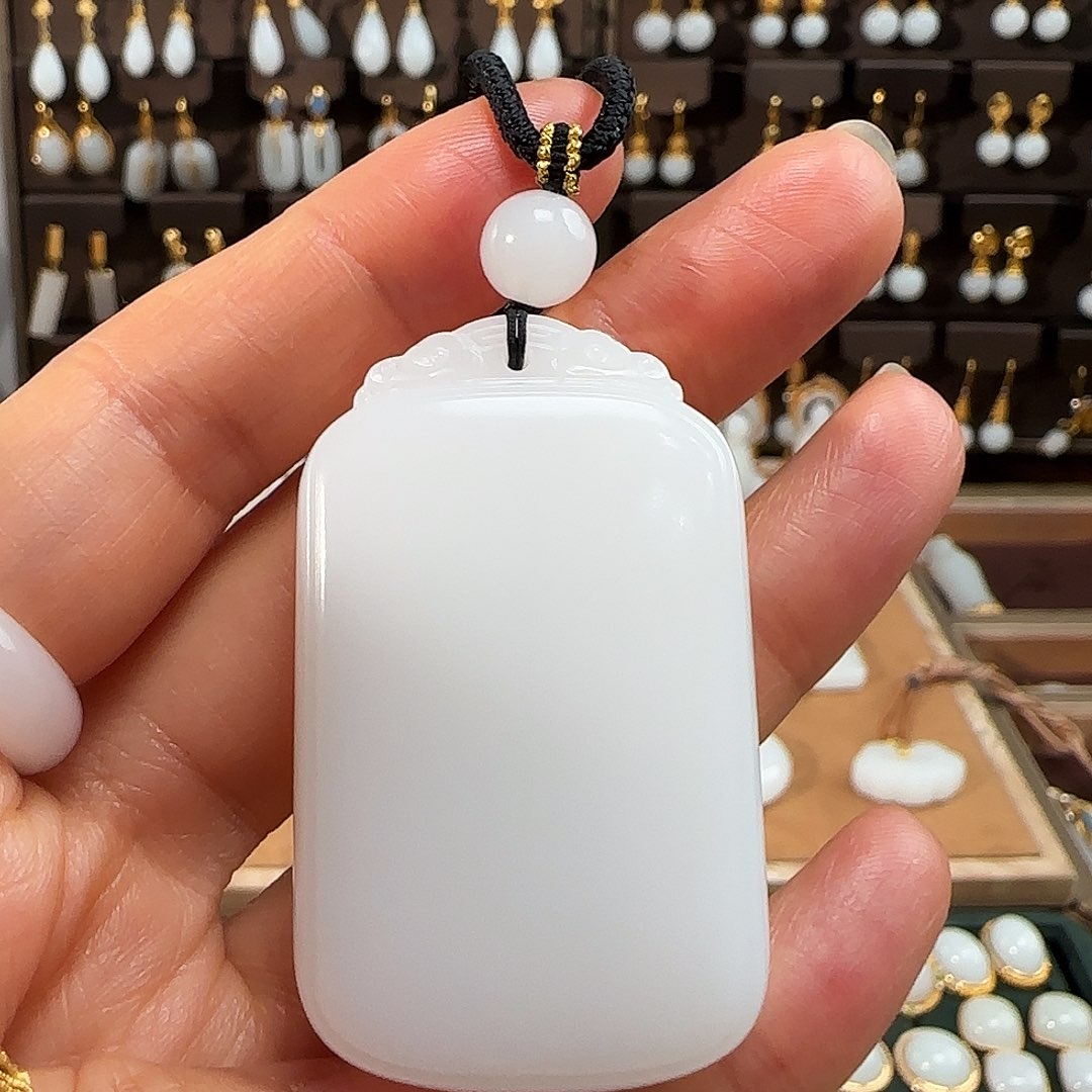 和田玉（糖玉）颈饰未镶嵌