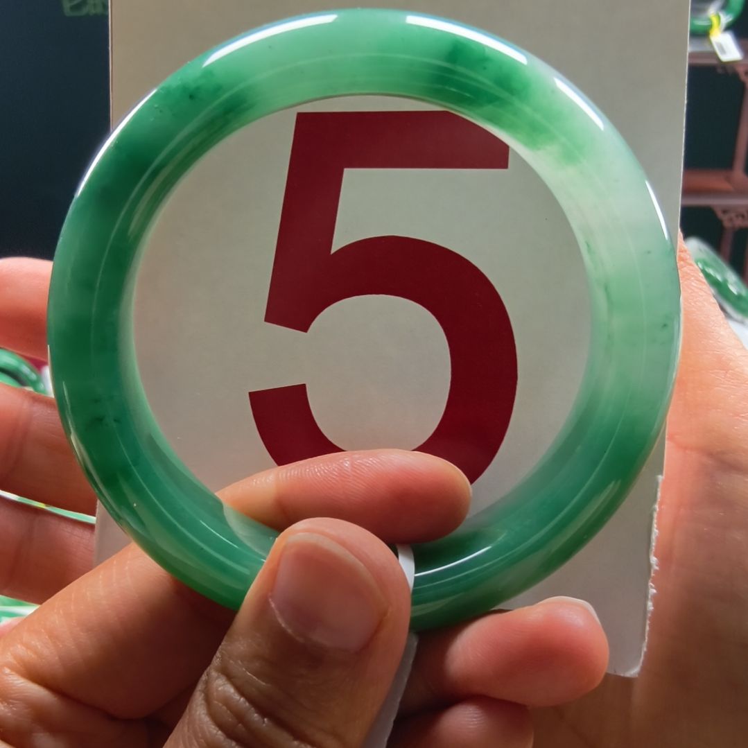 石英质玉（非洲翠）未镶嵌手镯