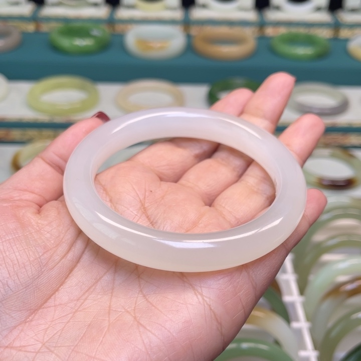 和田玉手镯未镶嵌58