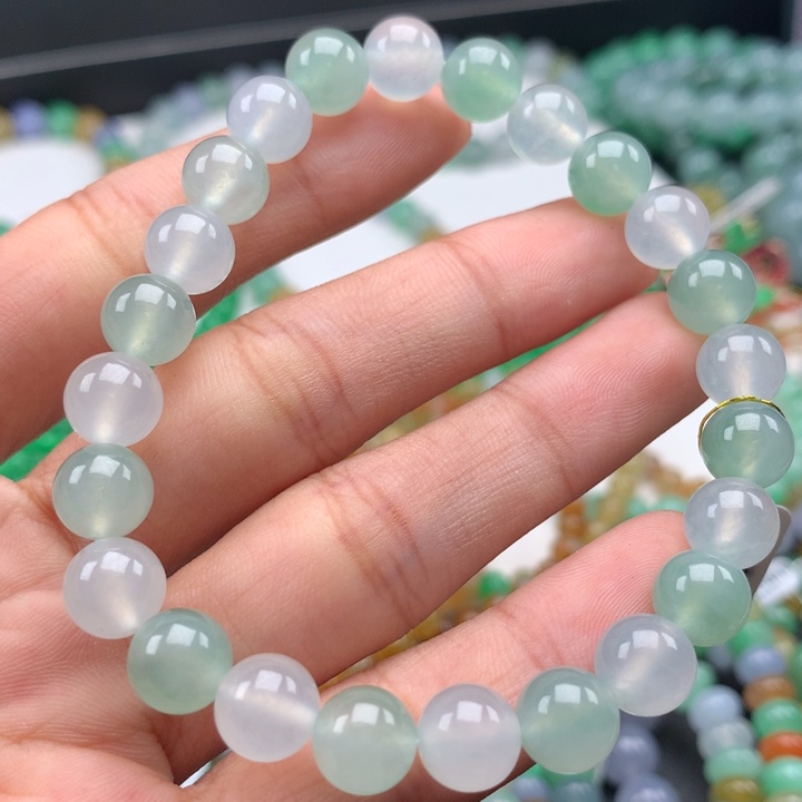 翡翠手镯未镶嵌卡