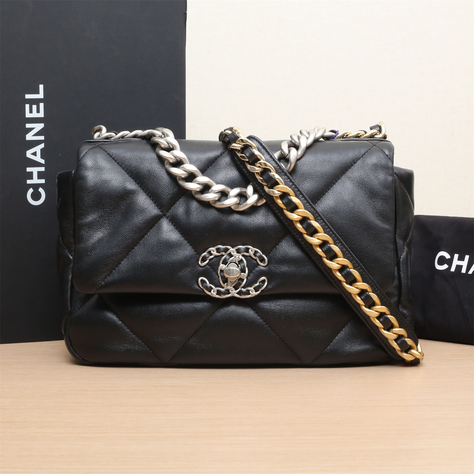 99新 Chanel/香奈儿 【小花Han】19BAG 小号 黑色 银扣 芯片包