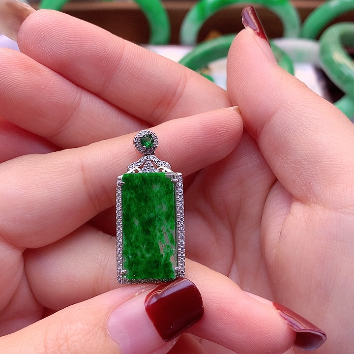 翡翠颈饰银S925镶嵌翡翠