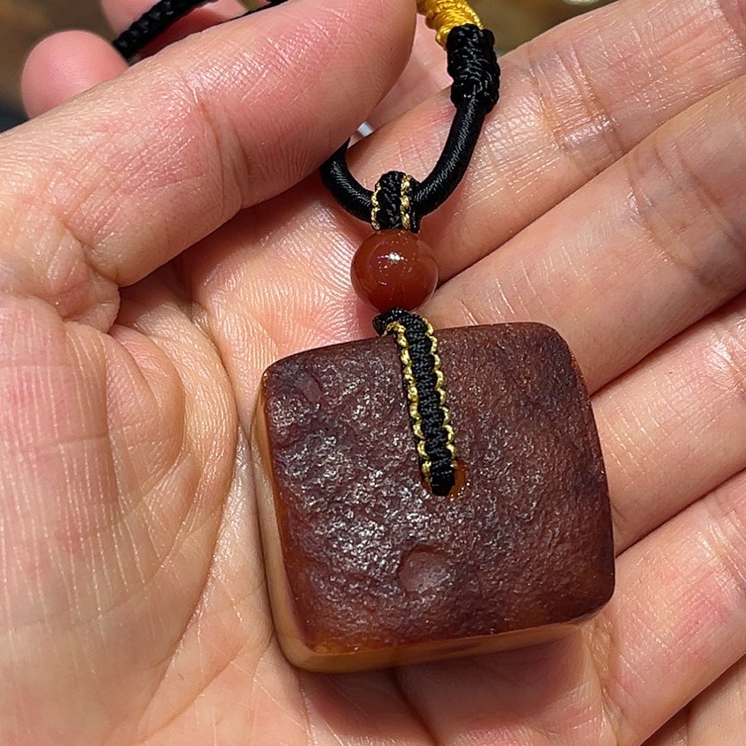 琥珀未镶嵌颈饰吊坠