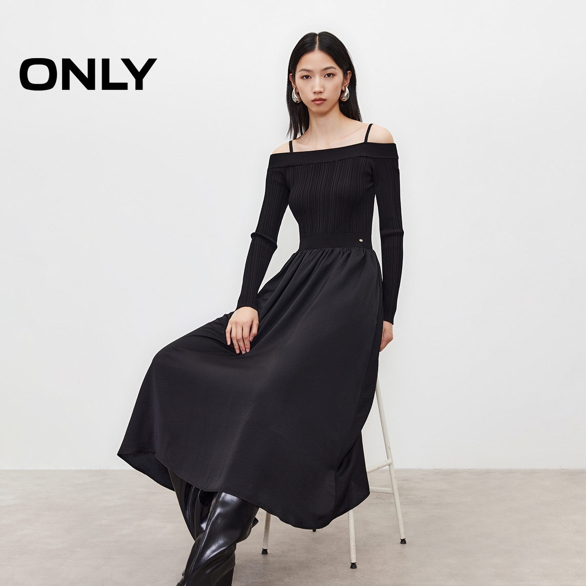 ONLY2025秋季新款拼接可调节肩带一字肩长裙连衣裙女|125407011