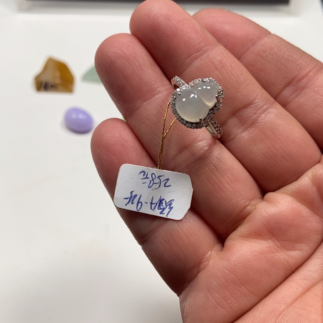 翡翠戒指未镶嵌翡翠