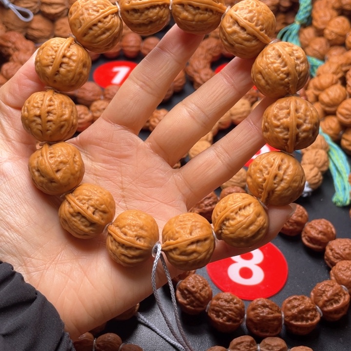 文玩核桃吊坠富甲一方