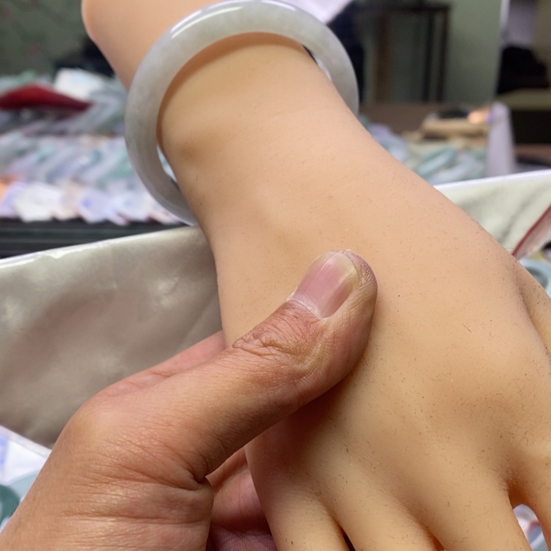 翡翠手镯未镶嵌白月光