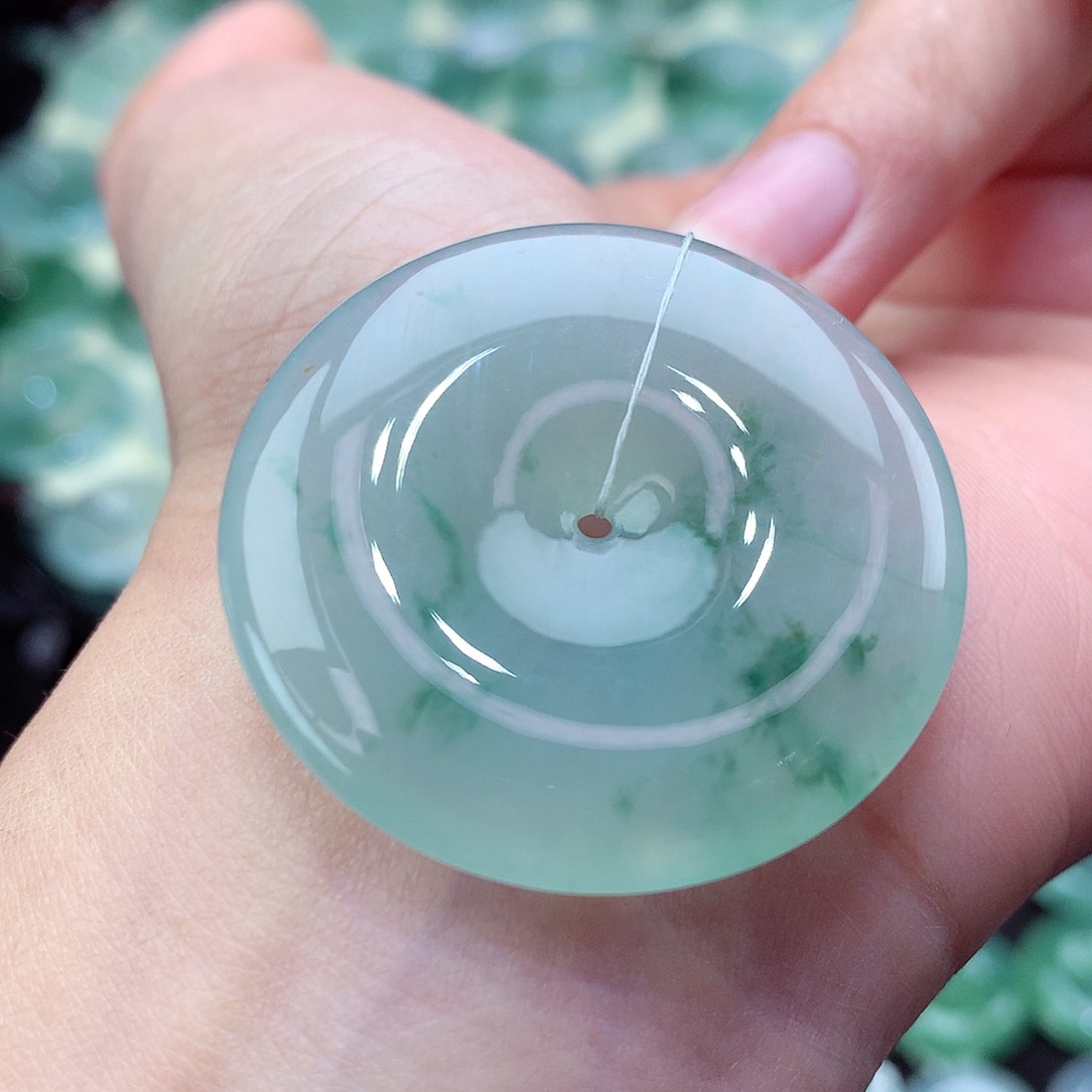 翡翠颈饰未镶嵌编号11。尺寸35.9-6.3