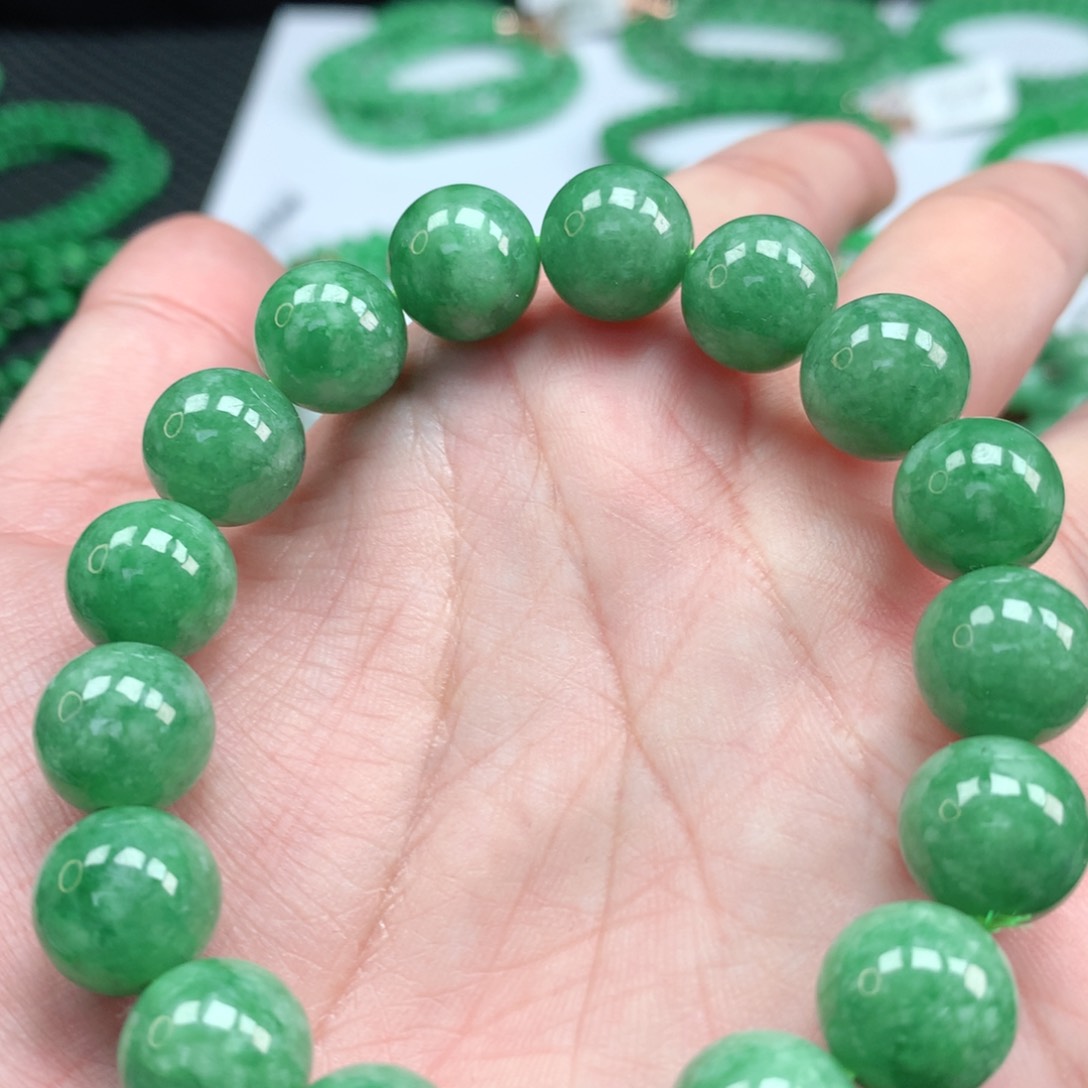 翡翠手链未镶嵌翡翠