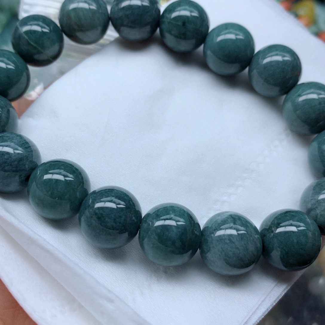 翡翠颈饰未镶嵌手串