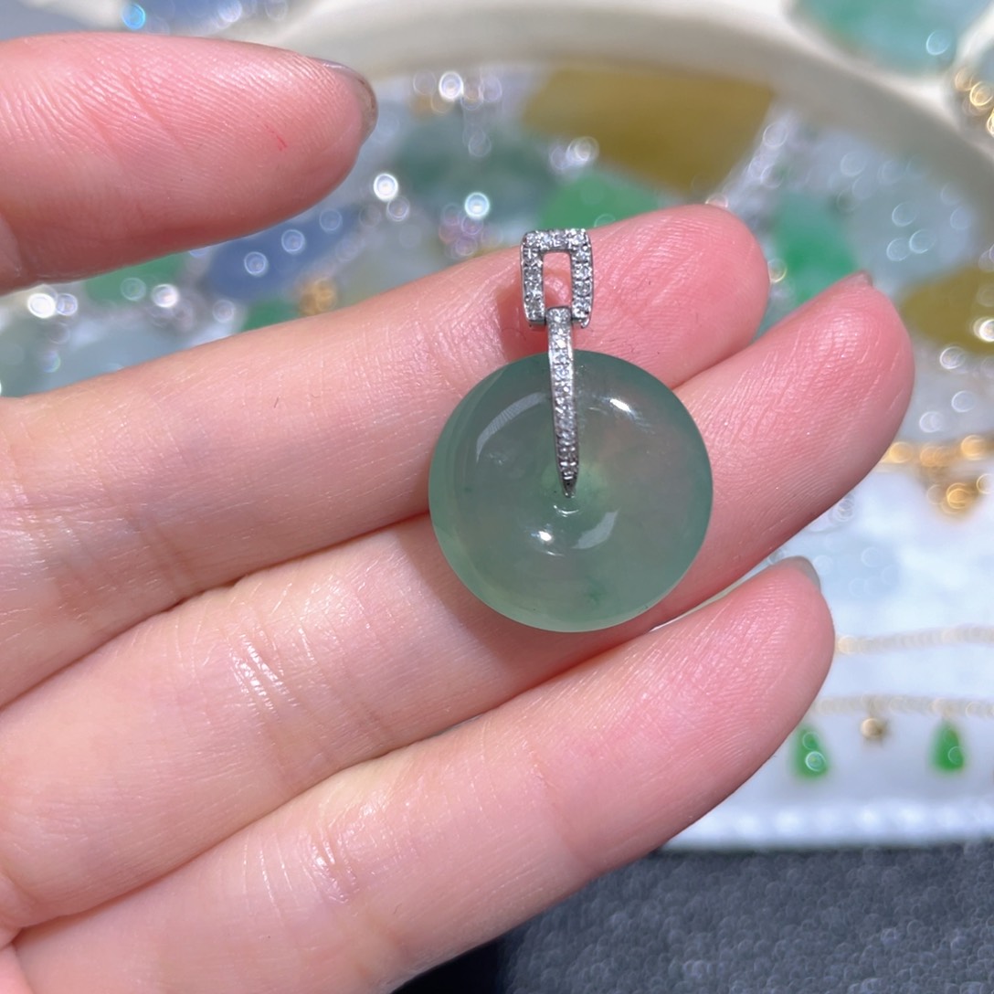 翡翠颈饰18K金镶嵌翡翠