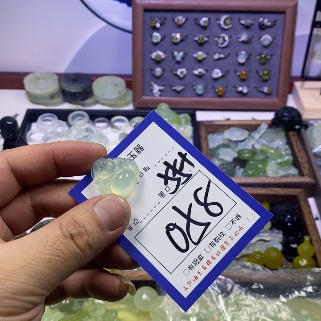 蛇纹石玉颈饰未镶嵌爱****?