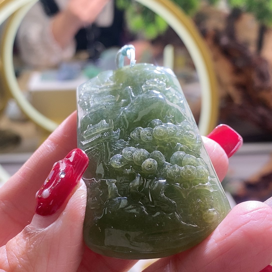 【闪购商品】翡翠颈饰未镶嵌山水