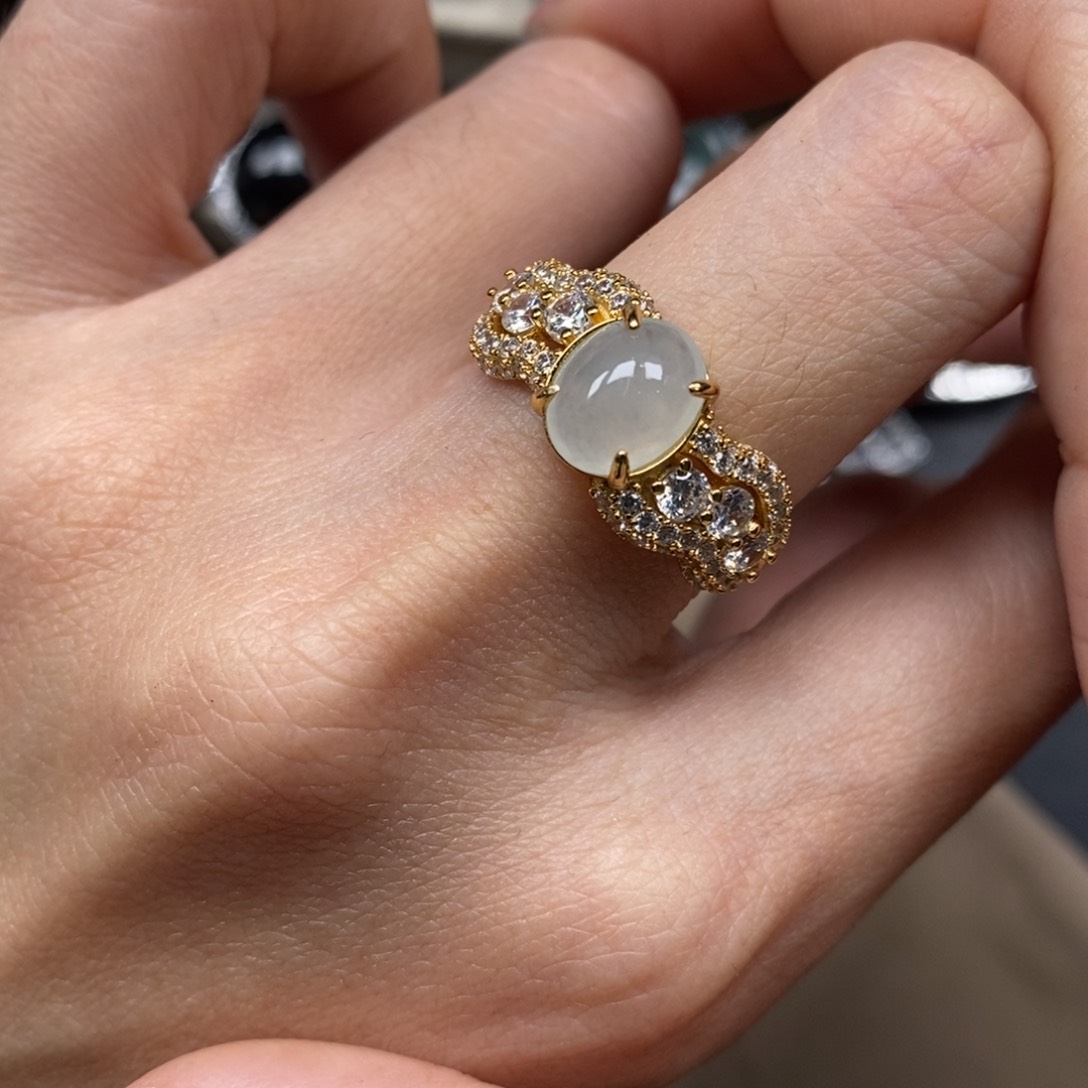 翡翠颈饰未镶嵌翡翠