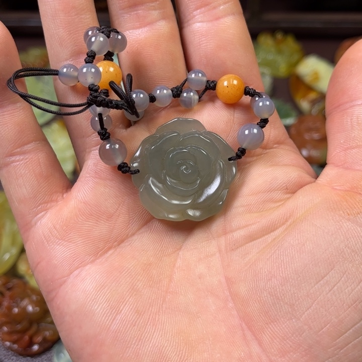 蛇纹石玉颈饰未镶嵌