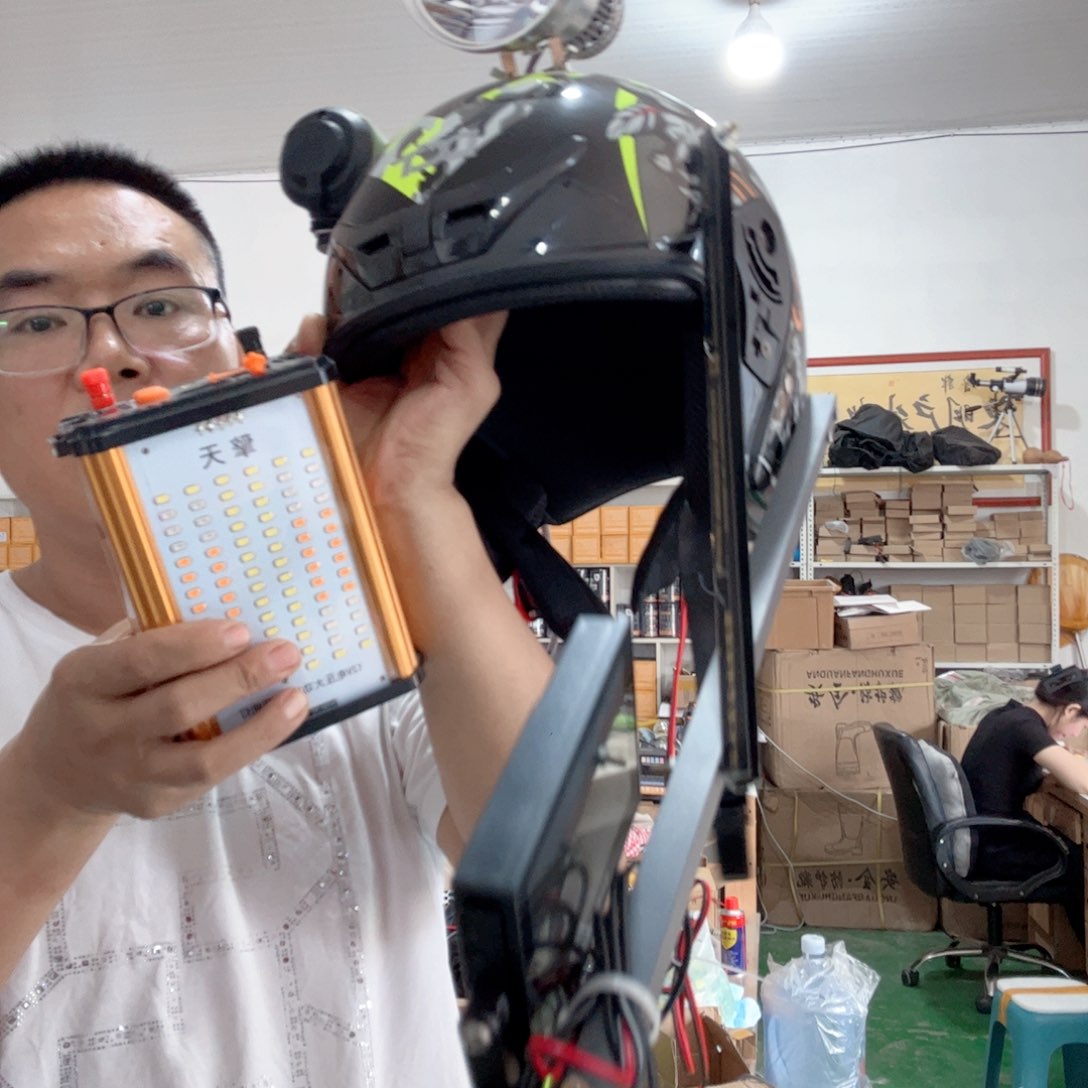 单筒翊****睿13镜头E3N质保一年，代头盔灯屏幕电池