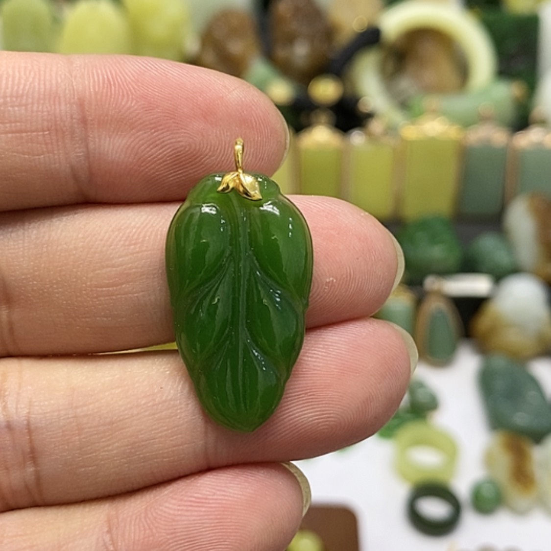 【闪购商品】颈饰18K金镶嵌和田玉