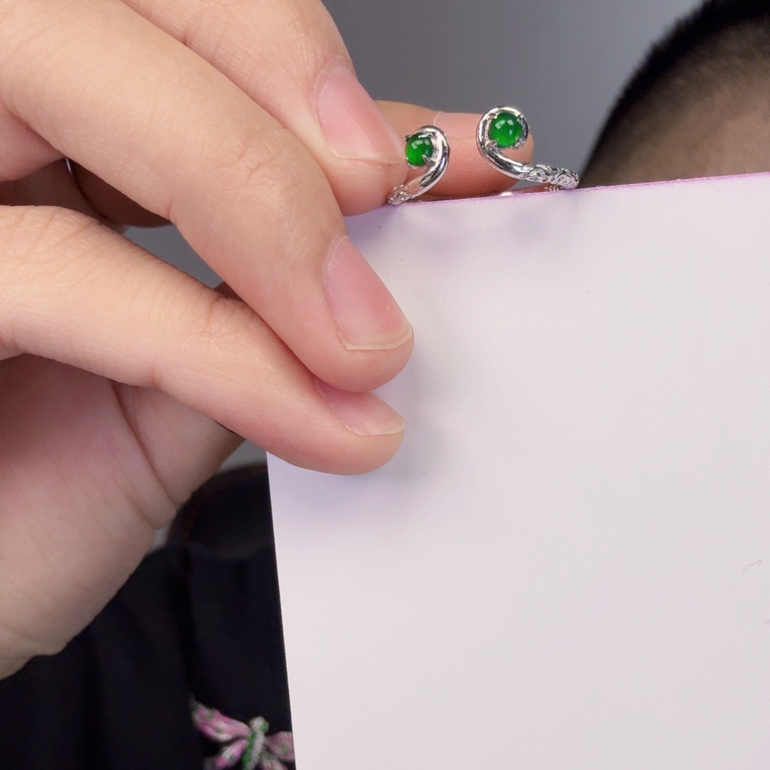 翡翠颈饰未镶嵌一对