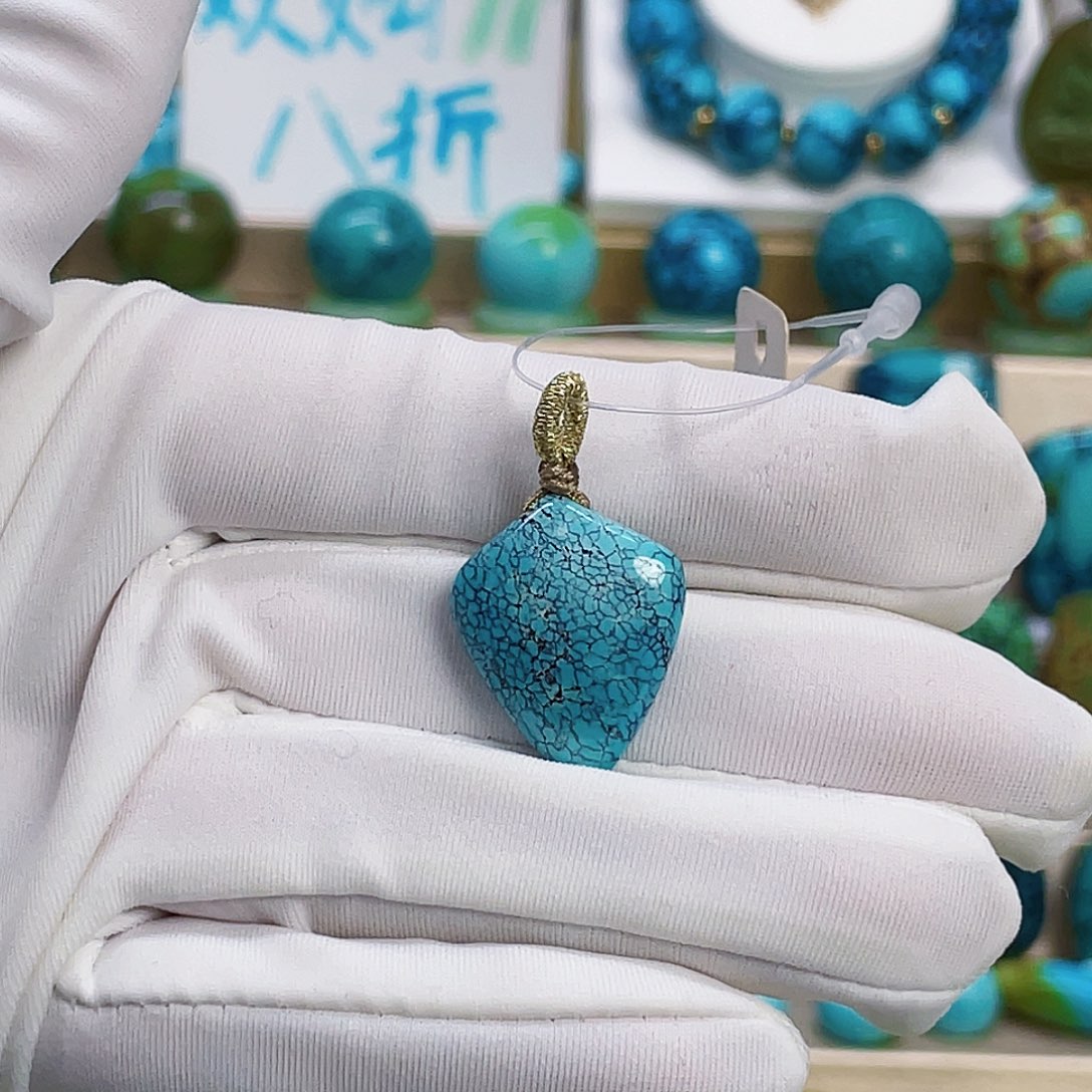 绿松石未镶嵌颈饰