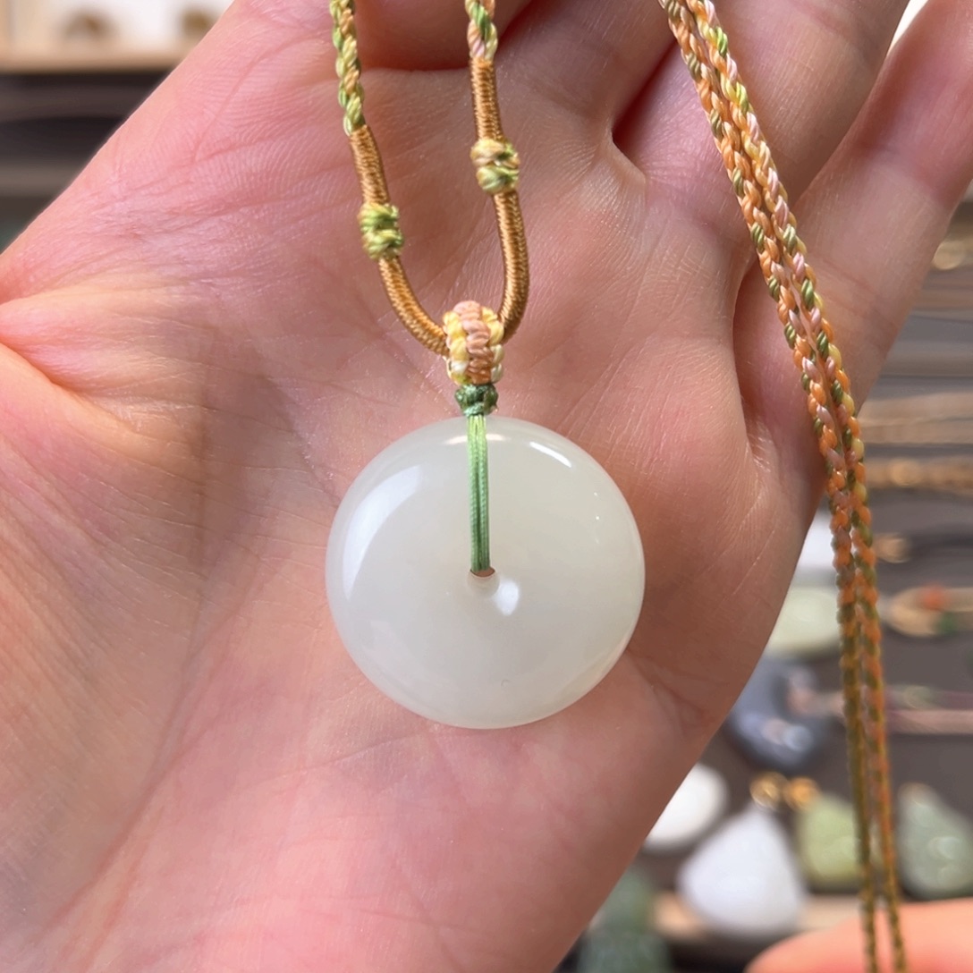 和田玉颈饰未镶嵌高冰晴水平安扣