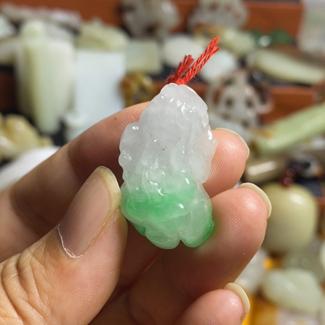 颈饰未镶嵌和田玉（糖玉）