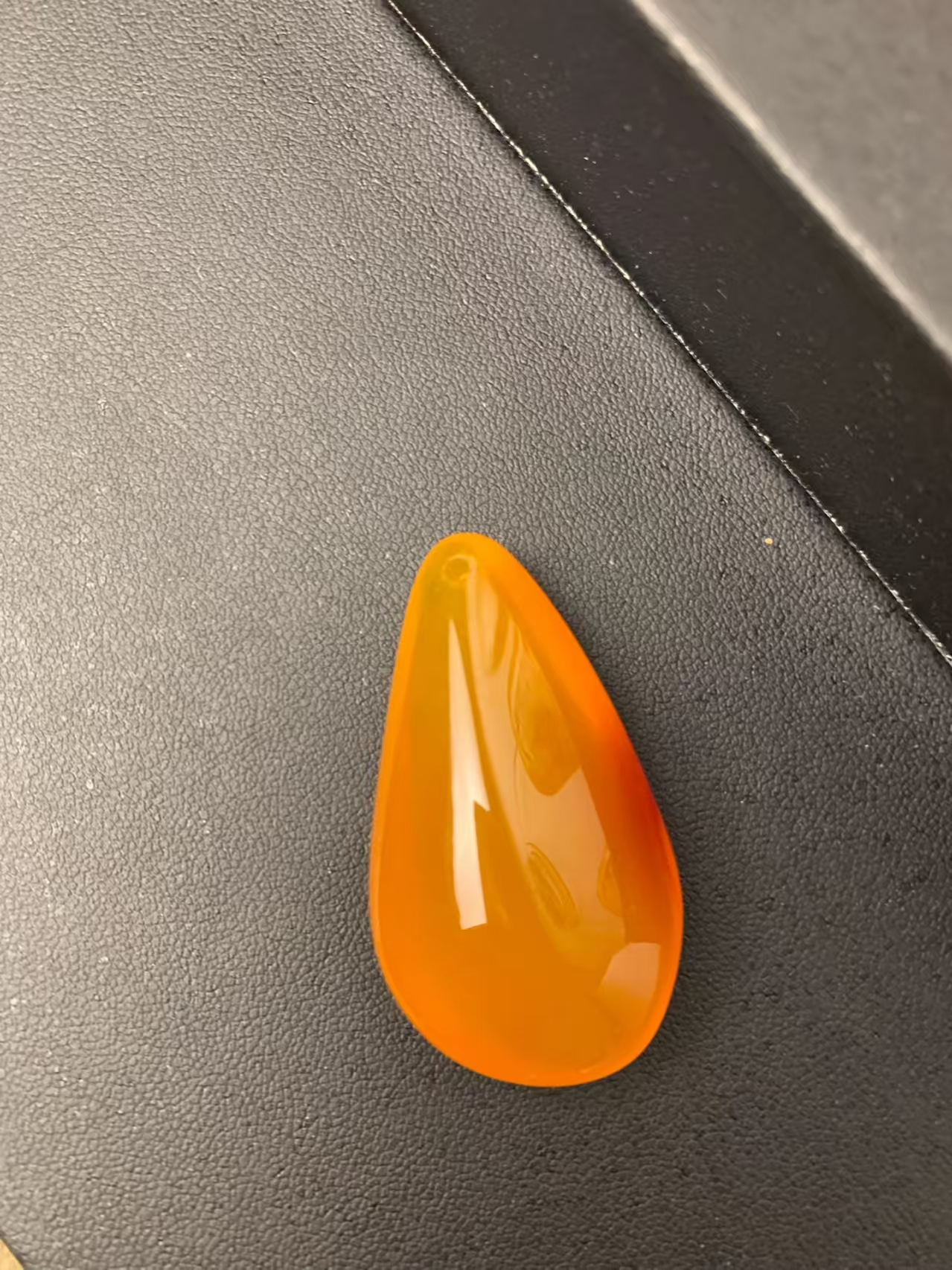 甄选玛瑙玉髓水滴吊坠男女通用玉石项链挂件