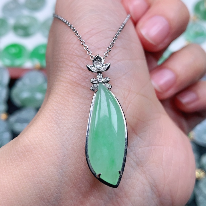 翡翠吊坠(不含链)18K金镶嵌