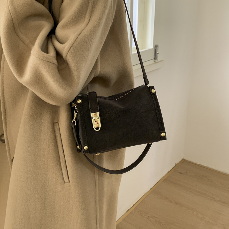 复古包包女式2025新款潮小众高级感休闲百搭单肩腋下包通勤斜挎包